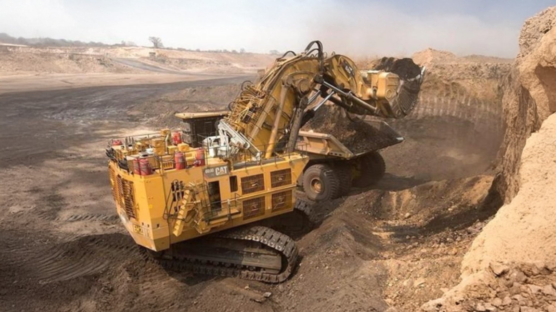 The colossal Caterpillar 6090 FS digging dirt on site