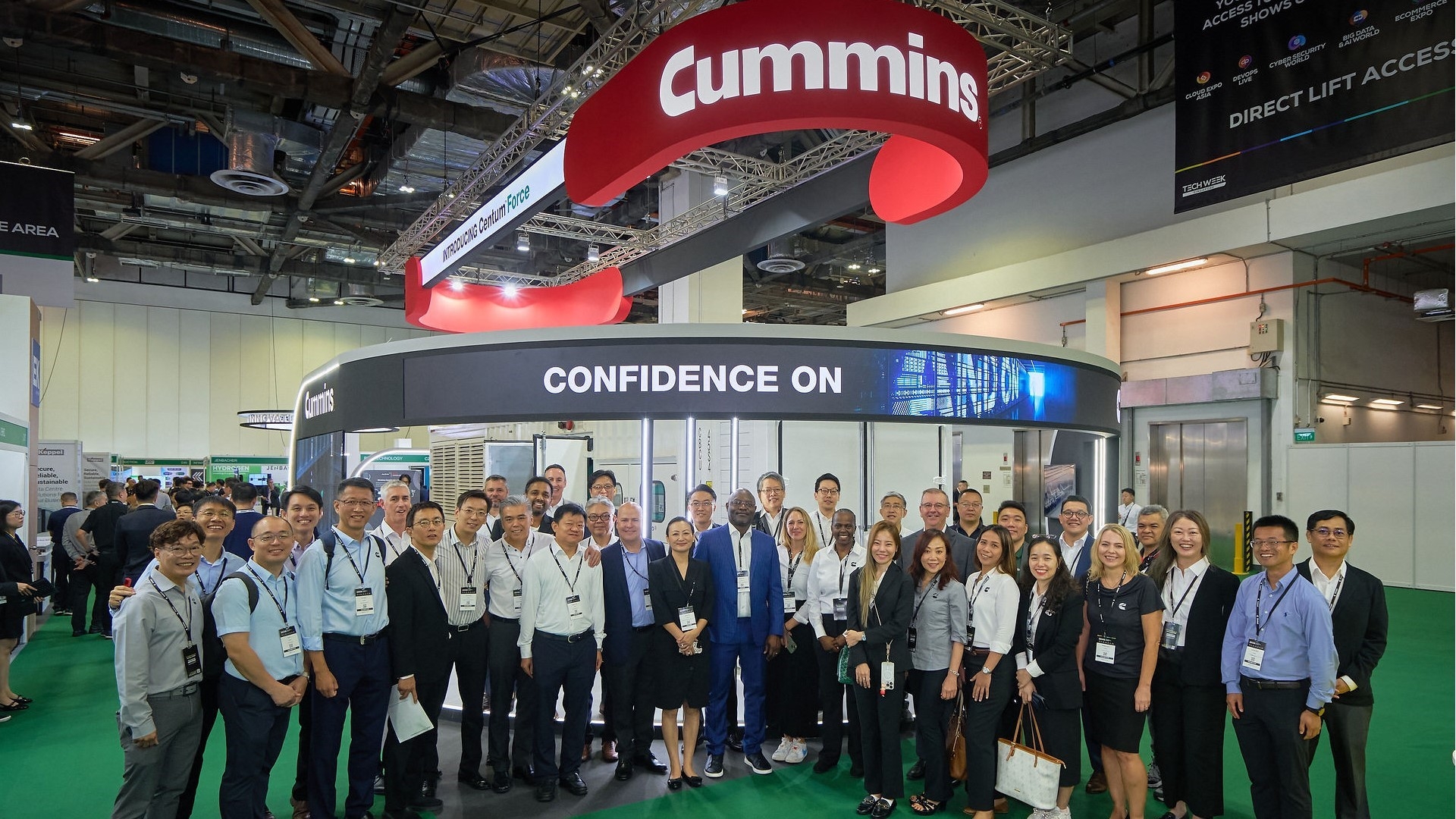 People at Cummins booth at Data Center World