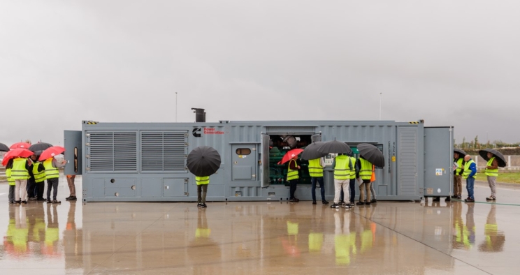 People standing bu a Cummins Centum Force product